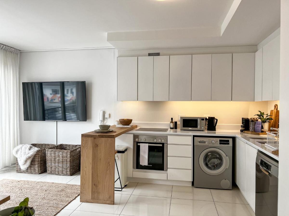 Luxury 1Br Green Point - Walk To Sea Point Promenade! Rooftop Pool, Secure Parking Kapstaden Exteriör bild